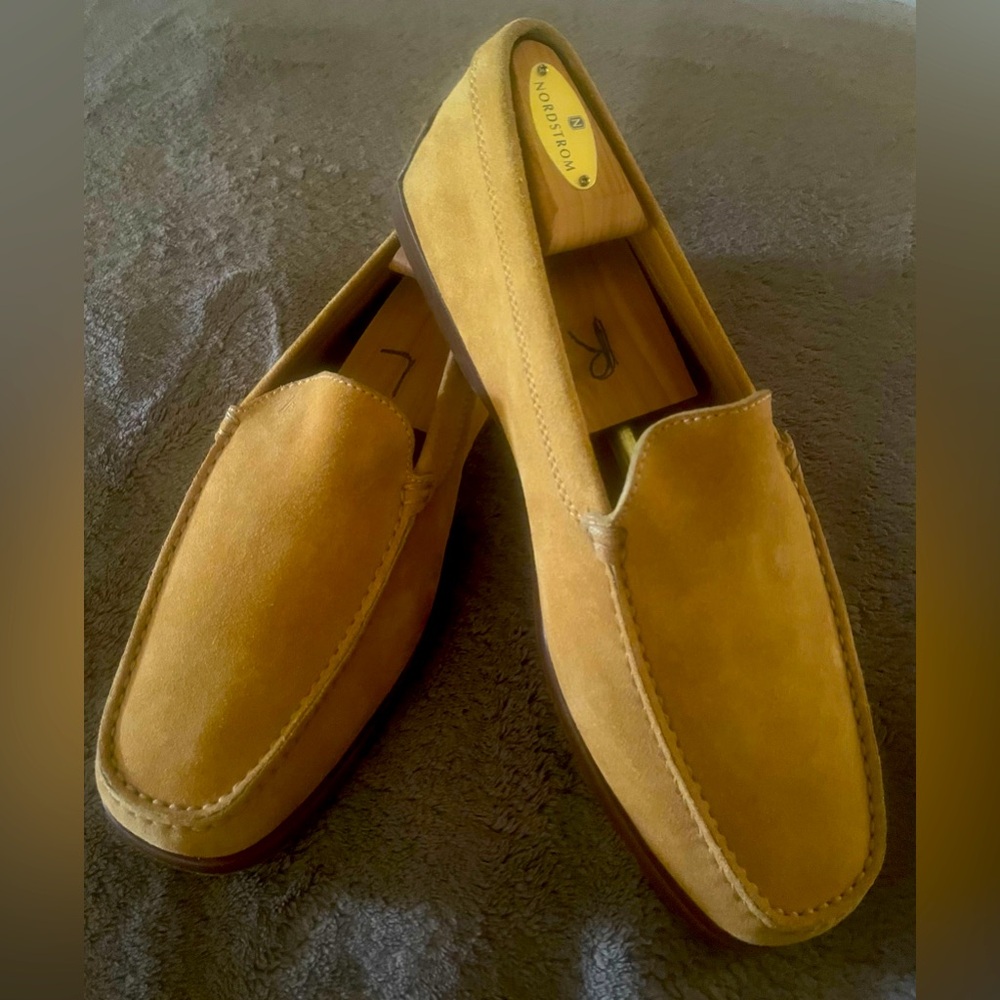 NWOB Tod’s Suede Gommini Loafer Driving Shoe in Yellow. Men’s Sz US 9.5/EU 40